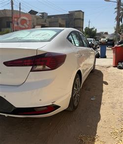 هیوندای ئەلەنترا
